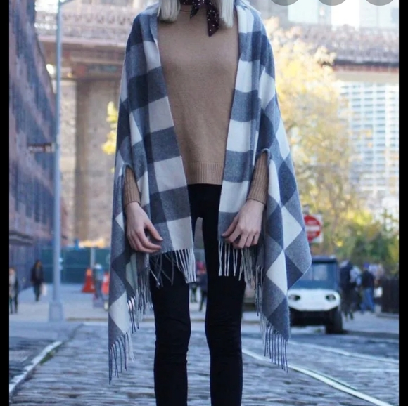 J Crew Wrap Coat Cape Shawl with fringe Pink & Gray Womens one Size fits All - Picture 8 of 8